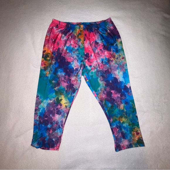 Pants - Women’s oversized Colorful capri Leggings